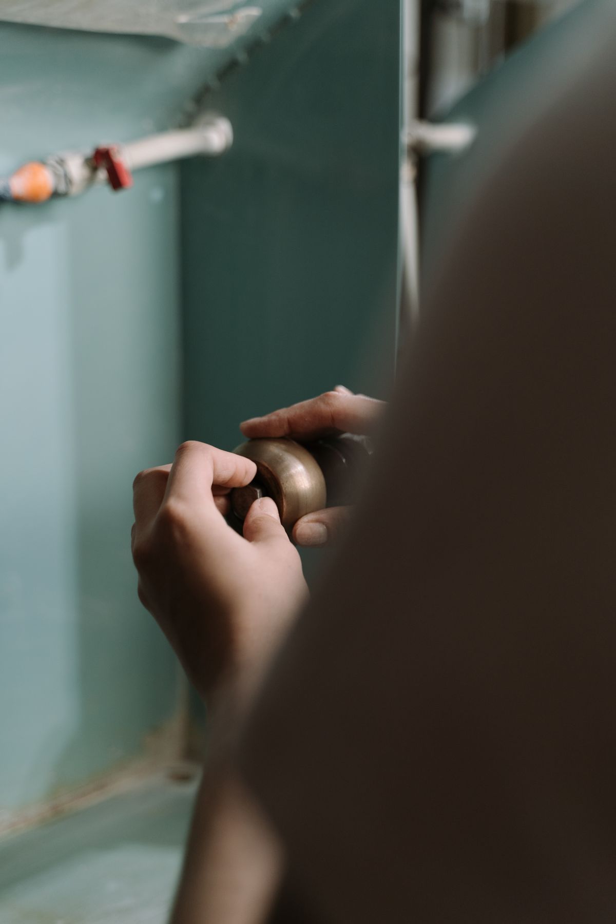 Everyday plumbing under the sink — leak detection, repairs and appliance connections.